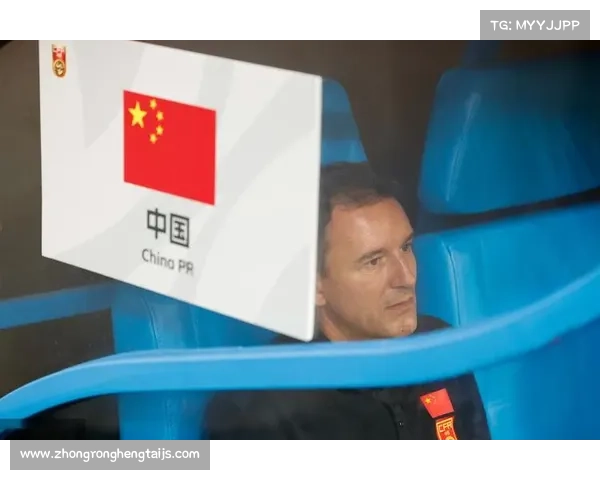 国足现场惊现 “学习风景线”:小球迷低头刷题成焦点,网友:作业比比赛更精彩? 国足现场惊现 “学习风景线”:小球迷低头刷题成焦点,网友:作业比比赛更精彩?